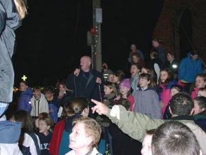 MC Chris Lennon leads the carols